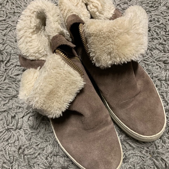 j slides henley boot